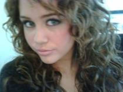 ZIBSQHLBLJYIDKZEZUQ - poze foarte rare cu Miley Cyrus