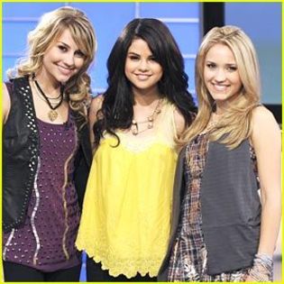 Selena Chelsea si Emily Osment