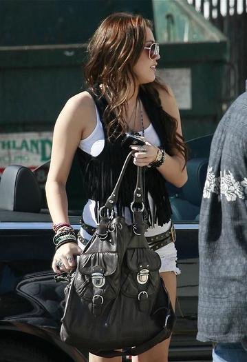 miley-cyrus-d - 0 Pt ca aja sunt eu