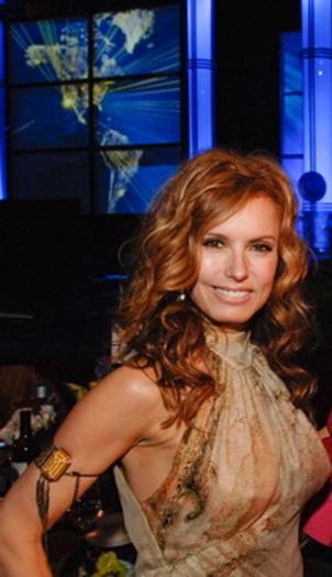 Tracey Bregman (36)