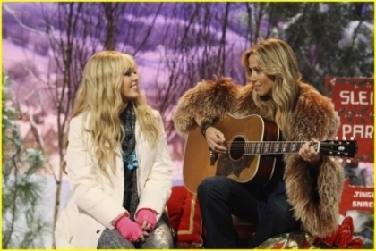 20 - A- Poze de la filmarile Hannah Montana Forever