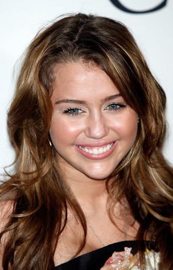 15823417_ZPCCBXMKW - club miley-miley cyrus 2009 GRAMMY Salute To Industry Icons - Arrivals