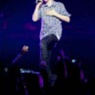 poze-justin-bieber-concert-1-97x97 - justin bieber
