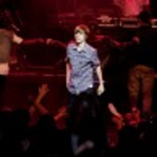 poze-justin-bieber-concert-7-97x97