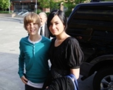 20751521_SDBZVDFTZ - justin bieber si demi lovato