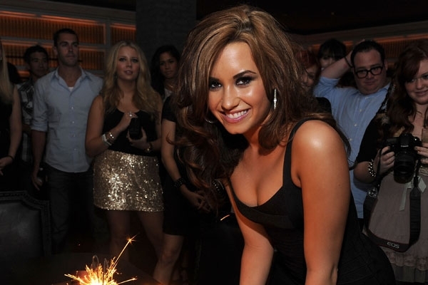 demi2 - demi lovato