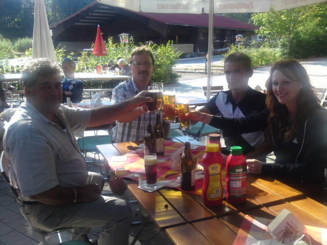 mai beau cu ptrietenii in germania mai beau cu ptrietenii in germania