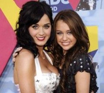 Katy-Perry--Miley-Cyrus-va-ajunge-ca-Britney-Spears - miley cyrus si katy perry