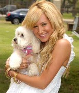 Ashley Tisdale si catelu' - Vedete Cool