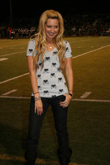 7 - Club Ashley Tisdale