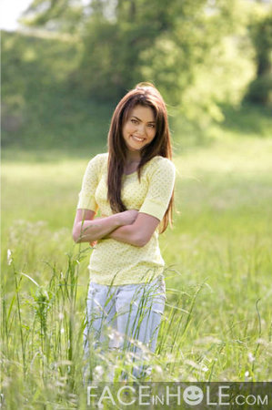 Phoebe-Tonkin-h2o-just-add-water-14800610-299-450