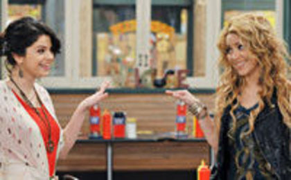 Selena-Gomez--duet-cu-Shakira-in-Wizards-of-Waverly-Place--video- - selena gomez si shakira