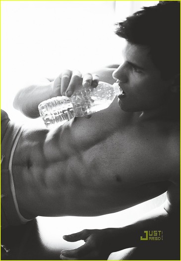 taylor-lautner-gq-magazine-july-2010-02