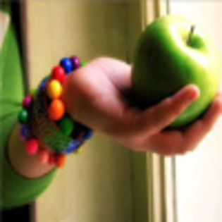green_apple_in_hand - 0-FrUiTs