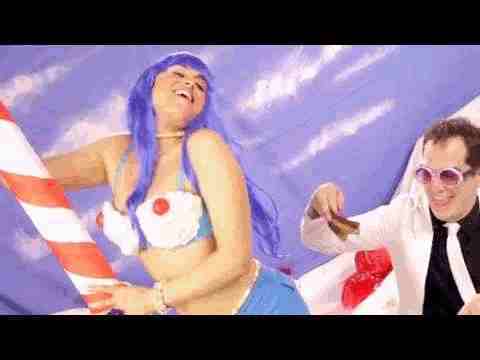 video_i_ytimg_com_vi_4HM266gyELE_2_jpg - Katy Perry California Gurls Parody