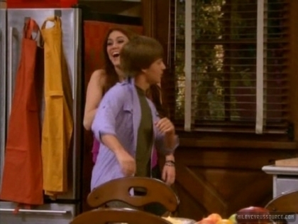 normal_Don_t_Tell_My_Secret_047 - Hannah Montana  Season 4 Episode 4  Dont Tell My Secret-00