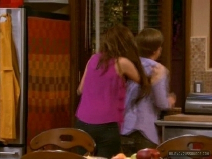 normal_Don_t_Tell_My_Secret_048 - Hannah Montana  Season 4 Episode 4  Dont Tell My Secret-00