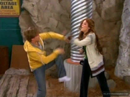 normal_Don_t_Tell_My_Secret_233 - Hannah Montana  Season 4 Episode 4  Dont Tell My Secret-00