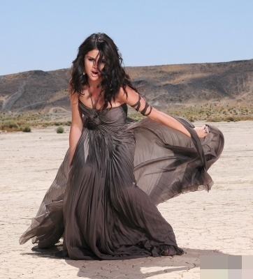 21121891_SOYSIWVDR - Selena gomez-A year without rain video pics