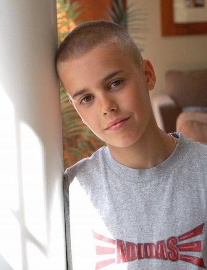 poze cu tunsori Justin Bieber 2010 - justin bieber