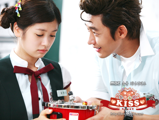 kissphoto2100823185631j - x Playful Kiss x