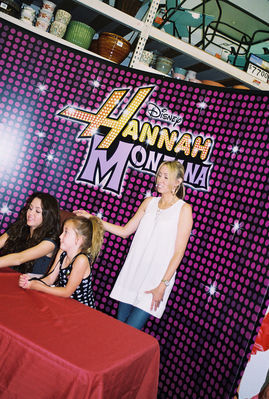 1 - San Diego Hannah Montana CD Signing July 1 2007-00