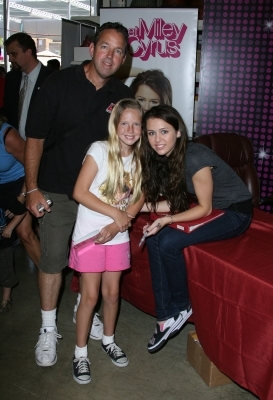 5 - San Diego Hannah Montana CD Signing July 1 2007-00