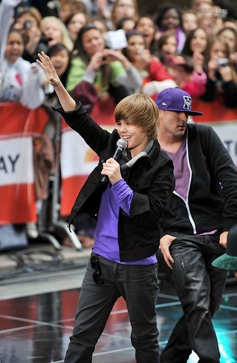 gallery_main-justin-bieber-today-show-10122009-04 - cateva din pozele mele cu vedete