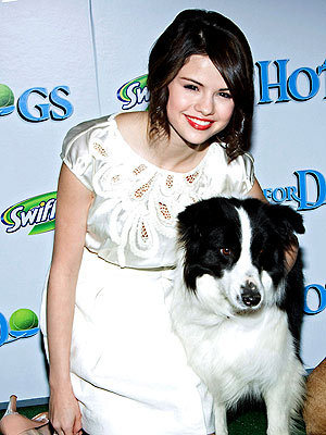 6de1b6ae3c0b00d9_selena_gomez