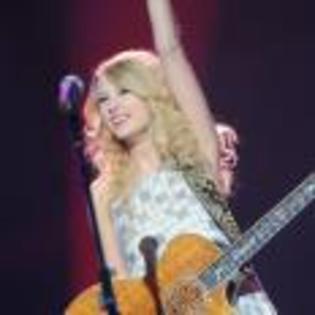 Taylor_Swift_1230493881_1