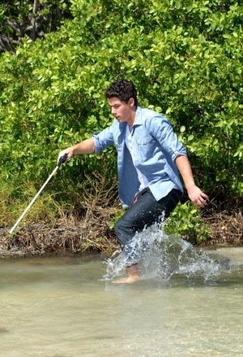 Nick_jonas_cleanup_the_beach (3) - Coastal Cleanup Kickoff In ST PETERSBURG