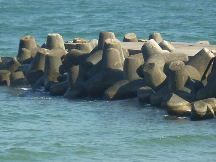 Nisipurile aur !; Plaja cu stafilopozi !
