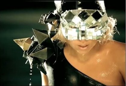 Lady GaGa cu masca