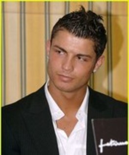 20823557_IEYDWTYAJ - CrIsTiAnO RoNaLdO