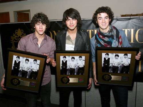 6871_JB - JoNaS BrOtHeRs