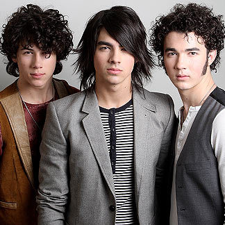 19581669-19581670-slarge - JoNaS BrOtHeRs