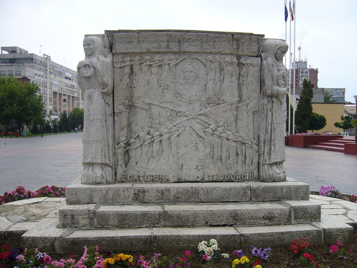 monument dedicat Ecaterinei T - la vericii verii sau la gorjenii nostri
