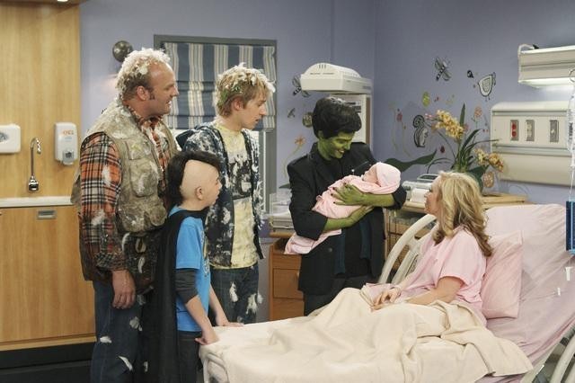 319998 - Good Luck Charlie