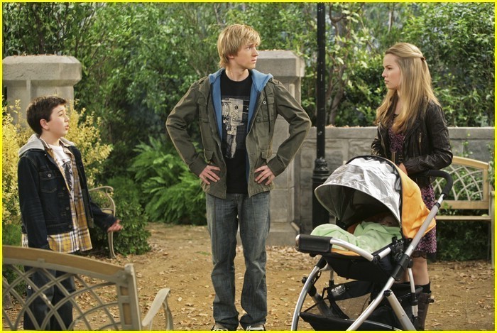 Good-Luck-Charlie-good-luck-charlie-11550466-700-469