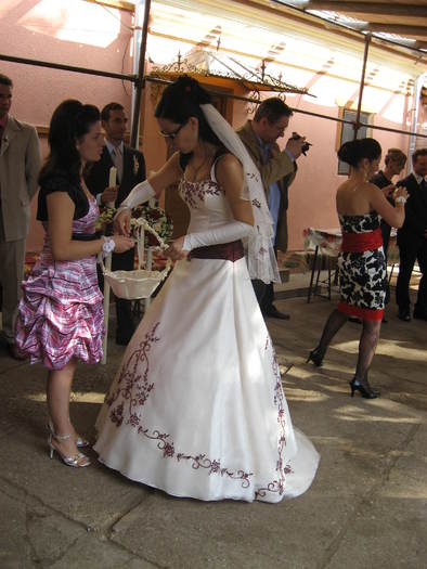 37 Mireasa Alina si o alta domnisoara de onoare - 06 - Nunta Alina - Valentin partea a I-a