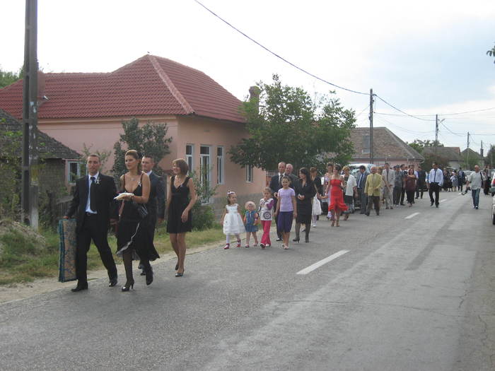 55 Spre biserica - 06 - Nunta Alina - Valentin partea a I-a