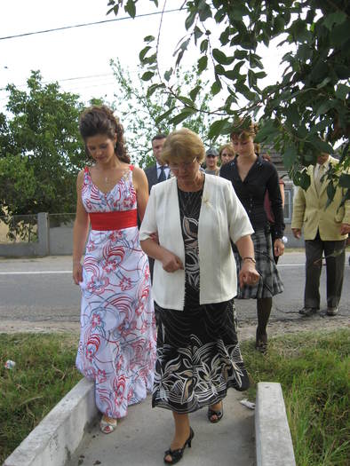 72 Luana si d-na Oprescu - 06 - Nunta Alina - Valentin partea a I-a