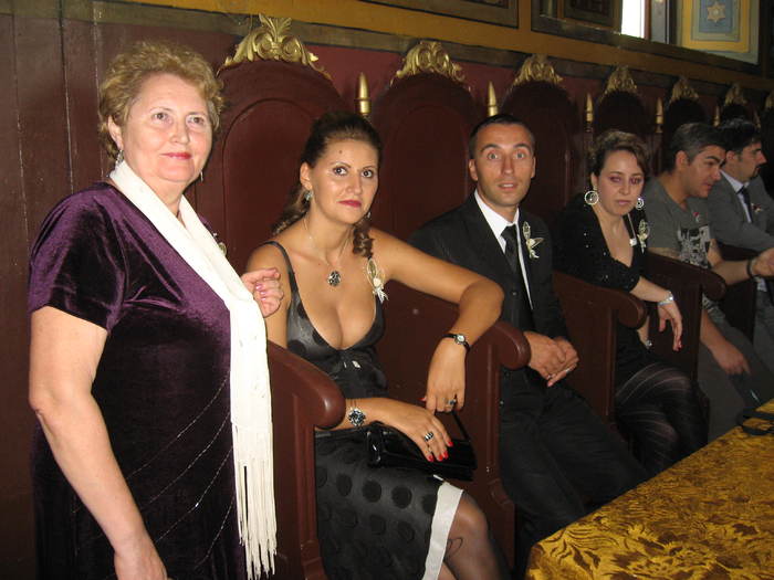 92  Magda in biserica - 06 - Nunta Alina - Valentin partea a I-a