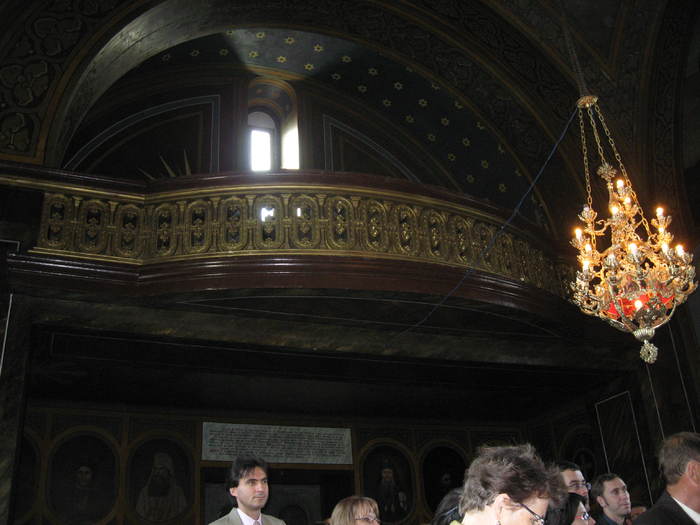 110 Candelabru si balconul bisericii - 06 - Nunta Alina - Valentin partea a I-a