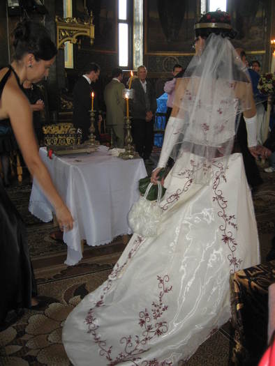 136 Mireasa in biserica - 06 - Nunta Alina - Valentin partea a I-a