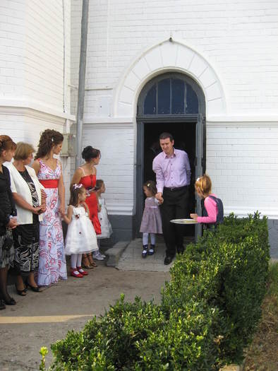 151 Iesirea din biserica - 06 - Nunta Alina - Valentin partea a I-a