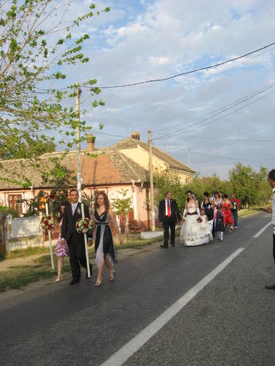 159 Se plimba mirii prin sat - 06 - Nunta Alina - Valentin partea a I-a