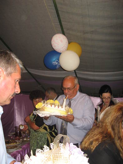 291 Se monteaza tortul - 06 - Nunta Alina - Valentin partea a II-a