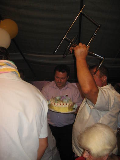 293 Se monteaza tortul - 06 - Nunta Alina - Valentin partea a II-a