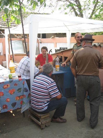 392 La dozatorul cu vin